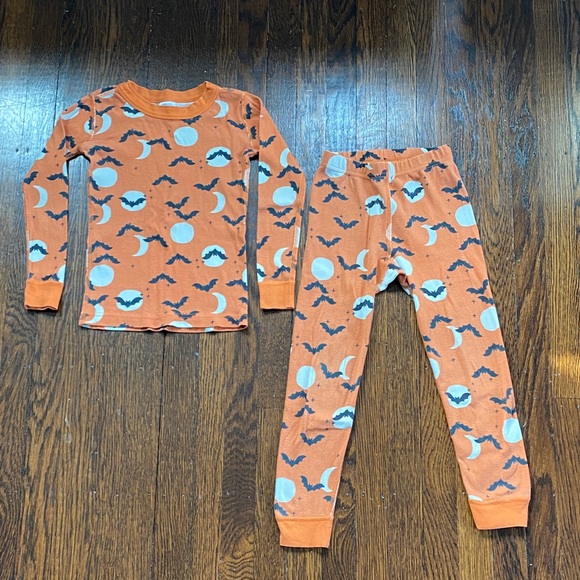 Hanna Andersson Other - Hanna Andersson Orange Bat Print Organic Kids Pajamas